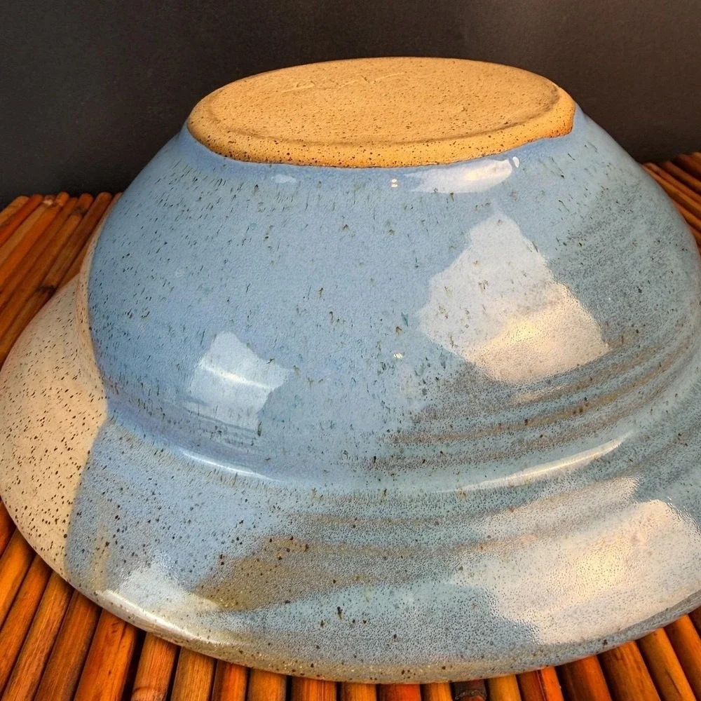 Studio Pottery‎ Stoneware Bowl Blue Cream Glaze Hand Thrown Signed DW Beautiful